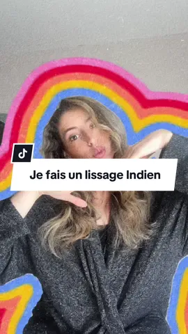 Je fais un lissage indien à domicile.  Moi qui ai toujours eu les cheveux frisés, mousseux, difficiles à dompter, je passais le lisseur tous les jours… Résultat : cheveux abîmés, secs, cassants, surtout depuis que j’ai éclairci ma couleur (on le sait, la blondeur assèche encore plus la  Je voulais dire STOP à tout ça, et trouver une alternative qui me permette d’avoir des cheveux lisses, beaux et en bonne santé… et c’est là que j’ai découvert le lissage indien. 🌿 💆‍♀️ Les bienfaits du lissage indien : 	•	C’est avant tout un soin profond qui nourrit et répare le cheveu en profondeur. 	•	Les cheveux restent lisses, brillants et soyeux pendant plusieurs mois. 	•	Plus besoin de lisseur quotidien (bye bye la chaleur qui abîme 🤍). 	•	Protège la fibre capillaire tout en gardant un aspect naturel. 	•	Adapté aux cheveux colorés ou décolorés. 	•	Peut donner un léger éclaircissement, mais dans mon cas, aucun changement de couleur ! 	•	Résultat : des cheveux souples, légers et faciles à coiffer dès la sortie de la douche. Franchement… je revis ! 🙌 📍 Si ça t’intéresse, @tsara_liss se déplace partout en Île-de-France, à domicile ou bien tu peux aller directement chez elle. #lissage #lissagesansformol #lissageindien #lissagebresilien #lissagecheveux  
