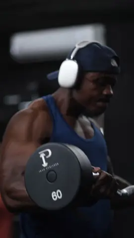 connect your body to your mind — and turn that pain into power  no shortcuts. 💪🏾 standing biceps curl , all about control , not ego.  #StandingBicepsCurl #NoShortcuts #mindmuscleconnection @umoetteumoh 