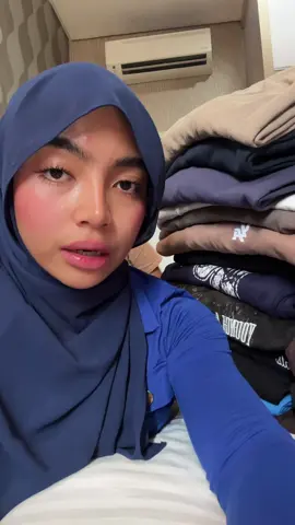 koleksi tas❌ koleksi jogger✅ 