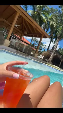 la invidia se te ve,se te ve, se te ve✌️ porque a mi me va bien, me va bien , me va bien🏝️ #fyp 
