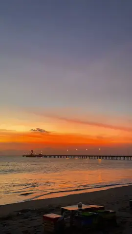 aku bisa beli telur gulung itu sendiri, tapi bentar sunsetan duluu😔 #foryou #sunset 