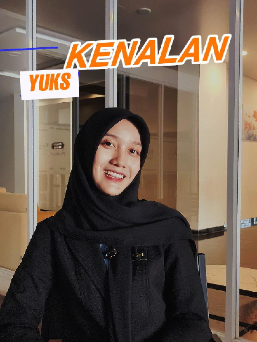 Kenalan yuk sama Mentor Front Office! 👋 Mau jadi Front Office (FO) hotel yang dicari? Ini yang harus kamu kuasai: ✅ Grooming & first impression ✅ Greeting, check-in/checkout, phone etiquette ✅ English for hospitality & upselling ✅ Handling complaint & service recovery ✅ SOP Front Office: reservation–reception–cashiering–GR Jalur karier Front Office tuh gini : Receptionist → Guest Relation → Duty Manager. Gimana Seru kan Front Office.. Simpan & share biar kamu ga ketinggalan video video selanjutnya dari Idea Akademi Indonesia 100% jaminan Kerja! #FrontOffice #IdeaIndonesiaAcademy#KarierPerhotelan #SekolahPerhotelan #HospitalityCareer