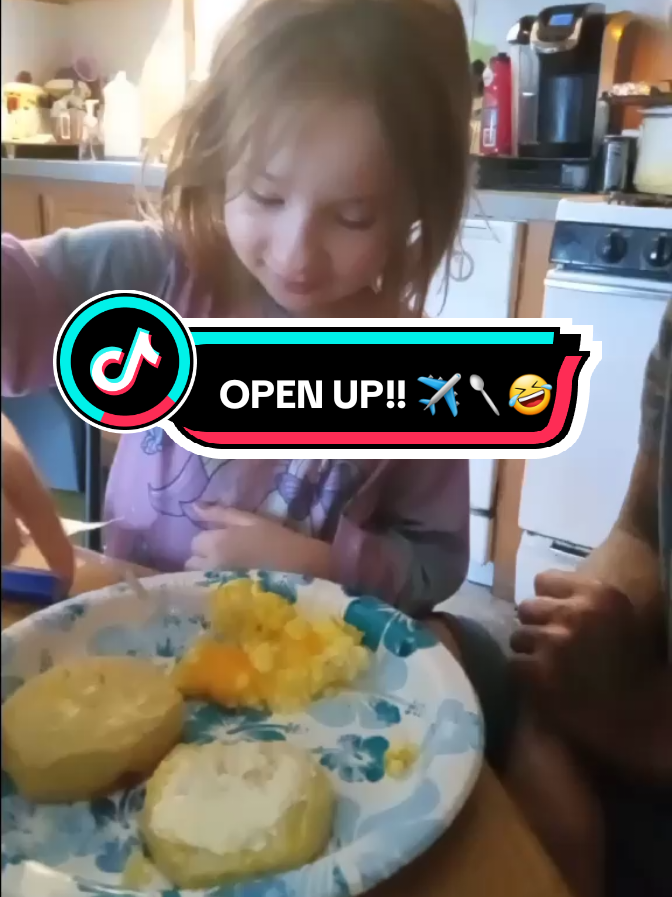 When you family's #lovelanguage is #actsofservice ... and #food !! ✈️🥄🤣👨‍👩‍👧‍👦💕 #breakfast #family #Love #reallife #us #thatsmygirl #🤣🤣🤣 