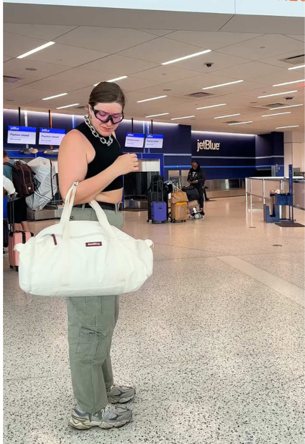 Click the LINK in my BIO to get 30% OFF (@myjennibag) 👈😉 If you tired of squeezing your clothes into your travel bag or dealing with wrinkled clothes on arrival, STOP SCROLLING FIRST ✋  Why you should choose JenniBag for your travel carry-on😌  ✅ No more wrinkles, just ready-to-wear outfits.  ✅ Pack for 10 days, plus a full dress EASILY in minutes  ✅ Saving you up to $45 on luggage space  Wait, does this bag meet the TSA regulation on my airport to bring this bag on plane?  NO WORRIES! JenniBag is TSA-compliant, making it perfect for plane travel ✈️ 😎 So what are you waiting for? 🥹  🔗 Click the LINK in our BIO (@myjennibag) 👈🏻 for a 30% OFF your JenniBag now! Don’t forget to SAVE this video so you can refer back to it when you’re ready to buy it 🌟 ____________________________________ #duffle #dufflebag #handbag #handbags #travelbags      