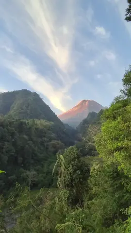 Merapi Luar Biasa Indahnya Sore Hari #merapiupdate #merapisiaga #merapihariini #lavatourmerapijogja #merapivolcanoeruption 