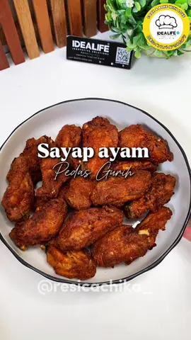 Gak perlu ribet, Cuma marinasi sebentar aja udah jadi cemilan enaaaak banget cocok ni buat nonton netflix yuuk .. Pake 2 saus ini tambah nampool banget Sayap Ayam Pedas Gurih Bahan : 650gr sayap ayam 1 sct desaku marinasi 2 sdt bawang putih bubuk 1/2 sdt lada bubuk 2 sdm meizena 1 sdm cabe bubuk 1 btr telur Untuk masaknya aku pake IDEALIFE KOMPOR INDUKSI IL-201 ✔️ Touch Screen ✔️ Bahan Kaca Premium ✔️ Watt Rendah (200-1300 Watt) ✔️ 8 Mode Memasak ✔️ Perlindungan Overheating Dan wajannya aku pake @idealifeonline IDEALIFE GRANITE COOKWARE IL-22B Udah dapat : ✅ Wokpan 24 cm ✅ Frypan 24cm ✅ Casserole 24cm Keunggulannya keren banget : Strong 6 Layer High Quality Pan Grablon C3+ German Technology Non Stick Marble Design Coating Tutupnya bisa berdiri Selamat mencoba ya .. #sayapayampedasgurih #sayapayam #chickenwings #spicychickenwings 