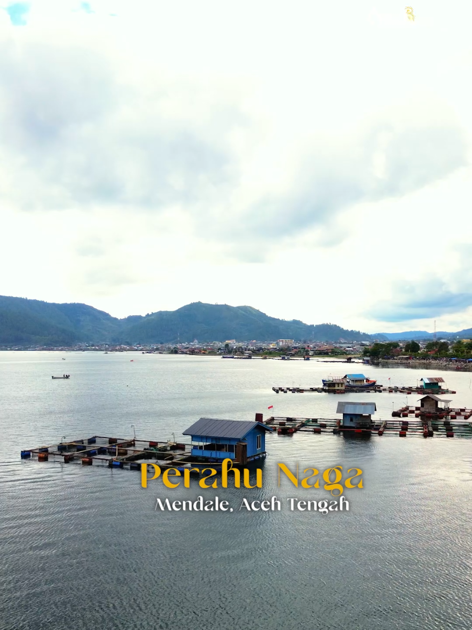 Dayung bareng, semangat bareng! 🛶🔥 Tradisi perahu naga di Danau Laut Tawar bikin merinding, seru, rame, dan penuh kekompakan. Kalau kamu ada di sini, pasti ikut kebawa vibes-nya! ✨ 📍 Mendale, Aceh Tengah 🎥acehtourismtravel Jangan lupa gunakan tagar #ThisIsAceh dan mention kami di @acehtourismtravel serta @disbudpar_aceh. Tambahkan juga tagar #TheLightOfAceh untuk kesempatan ditampilkan di akun resmi! #WisataAceh #PesonaIndonesia #WonderfulIndonesia #BeatifulDestinations #CahayaAceh #ThelightOfAceh #ThisIsAceh #Acehtourism #AlamIndonesia #ExploreAceh #AcehTengah #PerahuNaga #DanauLutTawar #VisitAceh #tiktoktravel #FYP  @Pesona Indonesia @Wonderful Indonesia @Disbudpar Aceh 