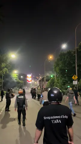 Kami juga sama seperti kaliann ingin menyampaikan pendapat, tetapi kami terhalang dengan atribut aparat. #demo #dpr #polri #polripresisi 