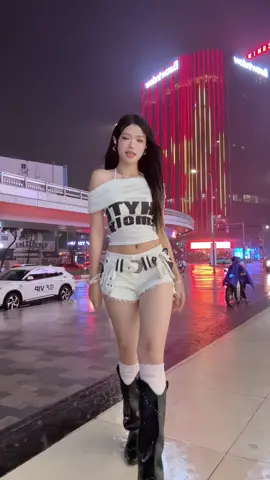 Bão số 5 🌪️cũng không thể cản được Thou bị cháy nhảy nhé 🔥🔥 #tuilathouthou #tiktokdancevn #thoubichay #fyp (dc thư thor) 