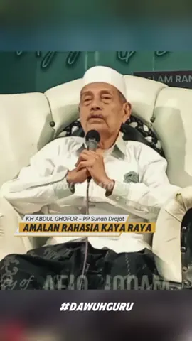 Amalan rahasia yang jarang diyakini Umat Islam Agar mempermudah rezeki , oleh KH Abdul Ghofur PP Sunan Drajat Lamongan, dan beberapa amalan lainnya dituangkan dalam buku 