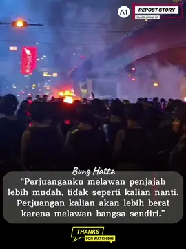 BungHatta pernah berkata “Perjuanganku melawan penjajah lebih mudah, tidak seperti kalian nanti. Perjuangan kalian akan lebih berat karena melawan bangsa sendiri. Menggambarkan bahwa perjuangan pada hari ini lebih berat karena musuh adalah bangsa sendiri, mungkin seperti pada kejadian pada Vidio ini, di mana aspirasi rakyat seperti dibungkam hingga setiap aksi aksi penolakan selalu terjadi ketegangan,  terjadi lagi ketegangan antara Polisi dan Massa Bentrok Senin, 25 Agustus 2025, malam, suasana di kawasan Slipi, lokasi Demo Jakarta, Aksi unjuk rasa menolak tunjangan fantastis anggota DPR di depan Gedung DPR RI. #demo #dpr #