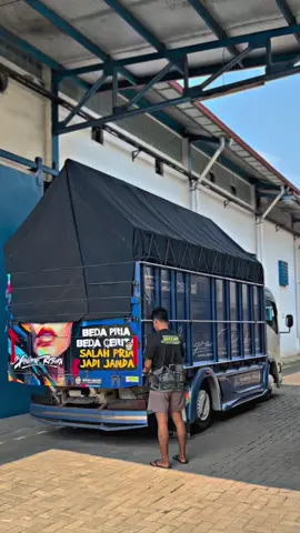 ojo salfok ambek kata2ne cacakku🤭#trukmaniaindonesia #trukmodifikasi #fyp #trendingsong 
