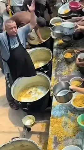 Kekurangan makanan 💔 Kelaparan di Gaza begitu kejam. Ia menghancurkan bukan hanya mereka yang kelaparan, tetapi juga orang-orang yang berjuang untuk menjaga mereka tetap hidup. 💔 Tidak ada anak yang seharusnya tidur dalam keadaan lapar. Tidak ada seorang ibu yang seharusnya menyaksikan keluarganya perlahan melemah. Namun inilah Gaza hari ini. 💔 @ mysteriouseditz30 #freepalestine #Palestine #freegaza🇵🇸 
