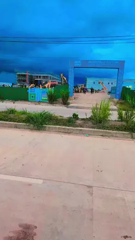 ကား နေရာ လုချက်ကတော့ ဦးထုပ်ကျွတ်အောင်ပြေးရသလာလို့🤣🤣