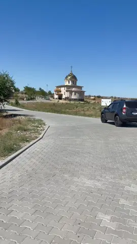 В Мун. Чадыр-Лунга идет реализация проекта по обустройству дорожного полотна  2-й части дороги, ведущей к кладбищу по улице Мичурина. В рамках проекта будут уложены новые бордюры и брусчатка на дорожное полотно. Общая сумма финансов составляет около 600 тыс. леев, за счет финансовых средств капитальных вложений местного значения. Некоторые горлопаны говорят, что примары не должны продаваться за бордюры и брусчатку и не строить местные дороги. А, ведь этих крикунов, тоже, когда-то проведут в последний путь по этой новой построенной дороге.  На все воля Бога. А, мы строили и будем строить наши местные дороги, развивать наш город и идти вперед. А, жители города дадут оценку этим не дешевым крикунам - псевдо патриотам.