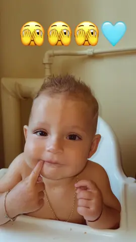 Prima tunsoare facuta de mami!!🥰🩵🥳🤴🏻 #foryoupage❤️❤️ #babyboy💙👶🏻 #MatthiasAndrei #primatunsoare🔝❤️ 