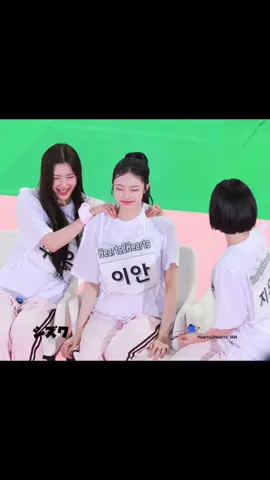 Her energy never runs out 🫛ISAC 2025 #이안 #지우 #주은 #하츠투하츠 #Hearts2Hearts #H2H #JUUN #IAN #JIWOO 