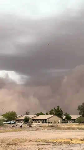 Another video edit of yesterday storm ⛈️ #arizona #monsoon #fypシ #fyp #duststorm @ABC15Arizona @FOX 10 Phoenix @The Weather Channel @LocalMan_Weather @Experience Casa Grande @Arizona’s Family 3TV CBS 5 @AZ Chisme 🚨 