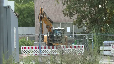 25.08.2025 // Hamburg-Rissen Am Montagmittag wurde bei Bauarbeiten eine Gasleitung beschädigt.  #einsatz #feuerwehr #fy #polizei #fyp 