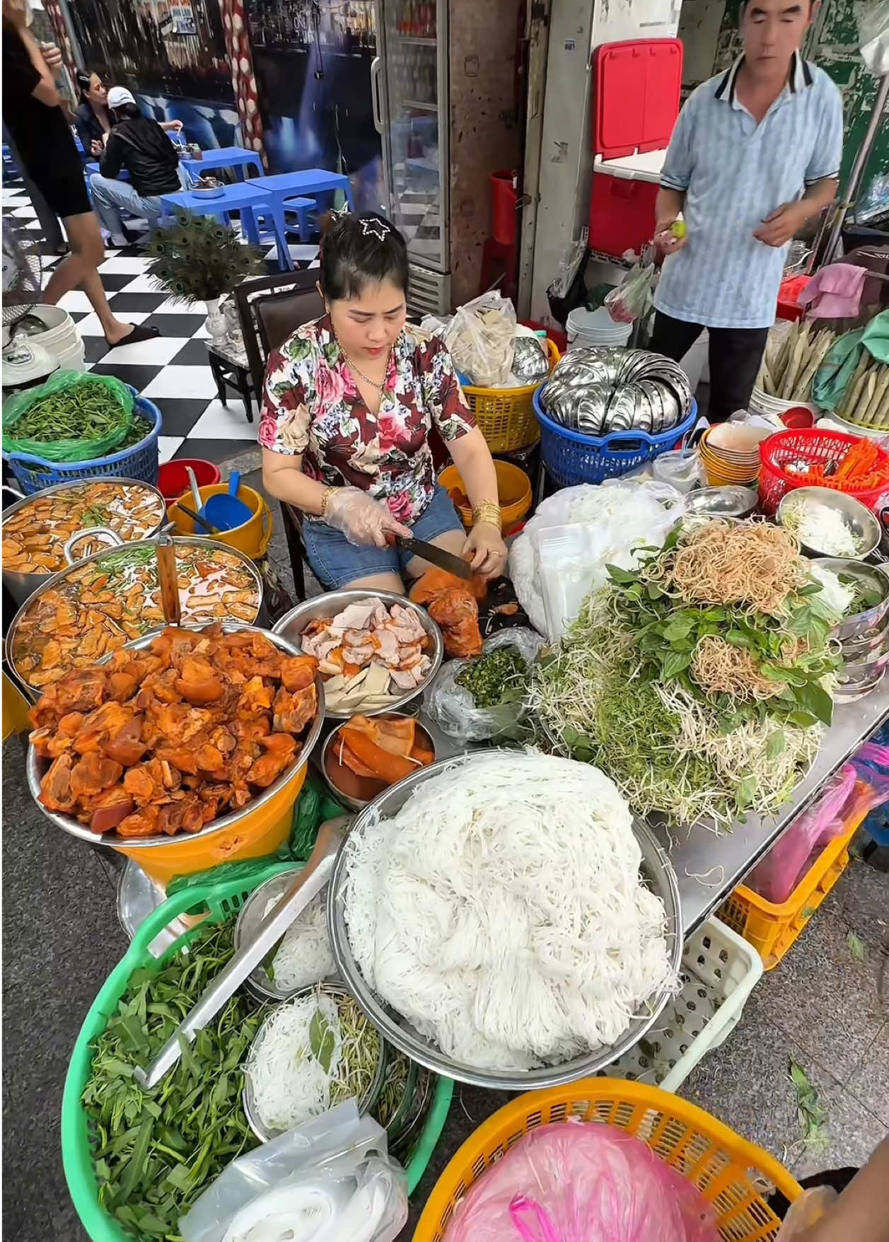 Quận 6 thì có quán 7 bún rêu này, chiều đông lắm, có cả canh bún cho mấy bạn nữa nè #khanhsoda #ancungtiktok 