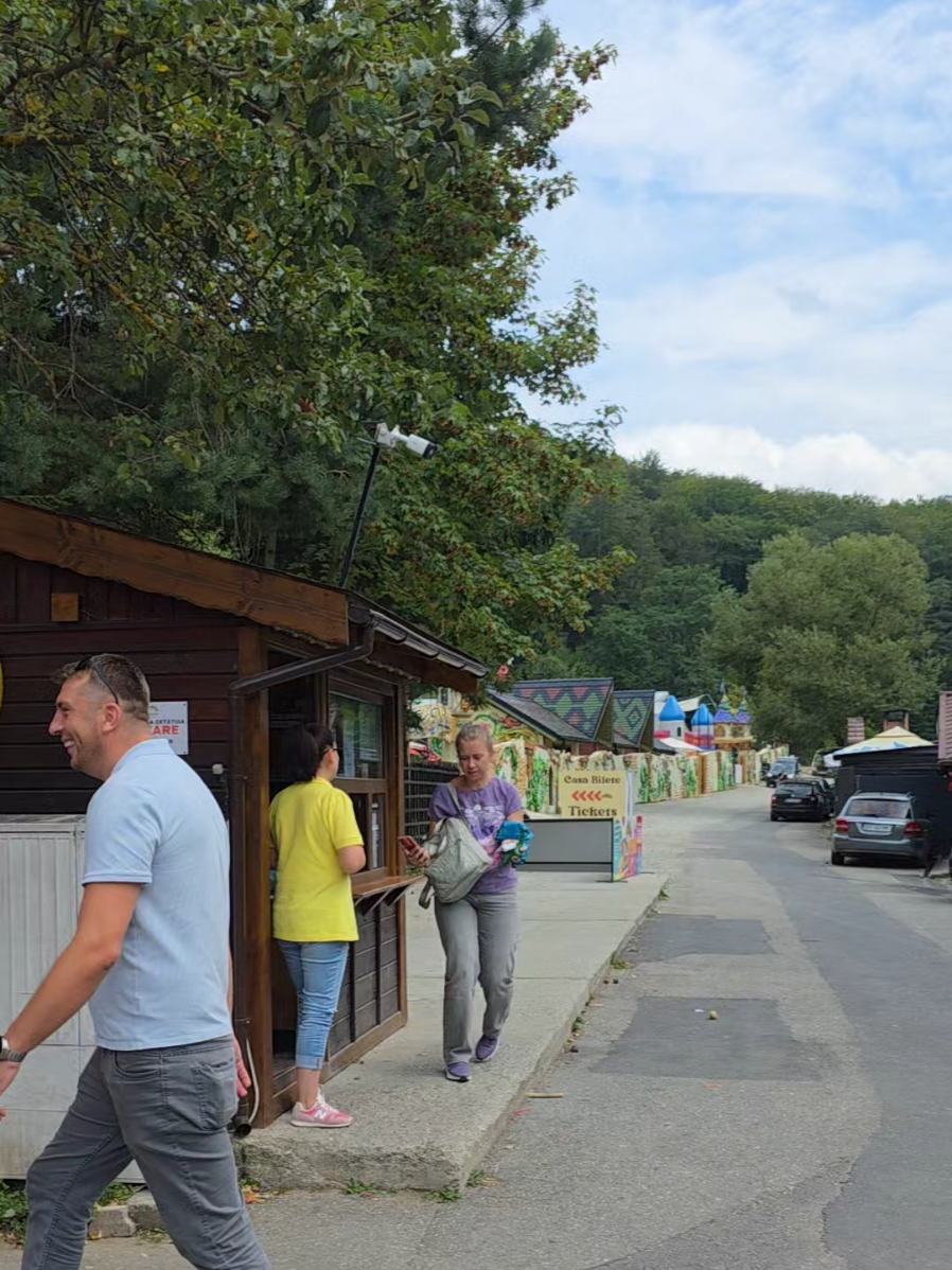 #fyp #holiday #foryoupage❤️❤️ #fypviraltiktok🖤シ゚☆♡ #rasnov @Dino Parc Rasnov 