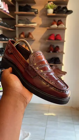 Size 42  Sweet strong leather  Vintage  Classics  Call or WhatsApp to orde  0208722384 #creatorsearchinsight #foryoupage #fyppppppppppppppppppppppp #business #ghanatiktok🇬🇭 #cupcut #trendingvideo #vintagevibes #fypシ゚ #viraltiktok 