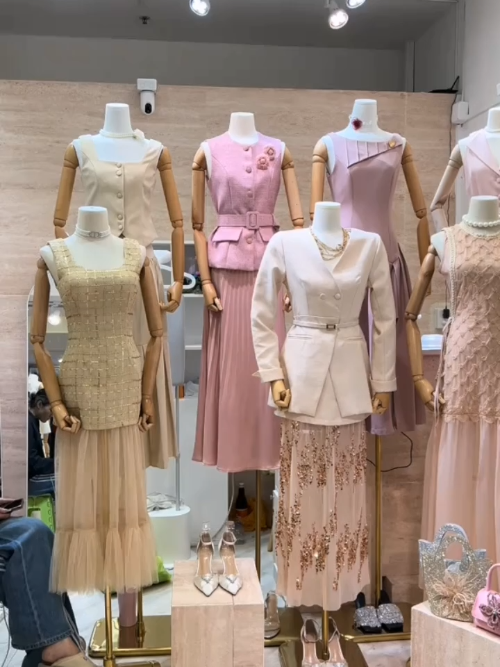 #fypシ 🙈👀Some of my own designs and my own clothing store . come to CentralWorld's 2nd floor to buy 🛍🛒  Location 📍Bangkok 🇹🇭🤗💐🍀