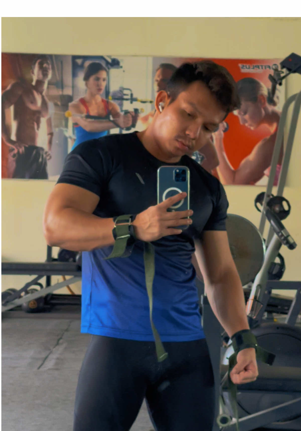 Just me, the iron, and discipline. #aesthetic #muscle #gym #fitlife #viral #fypindonesia #tiktokviral #workout