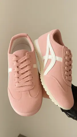 #sneakers #sepatucewek #sepatuwanita #sneakerswanita 