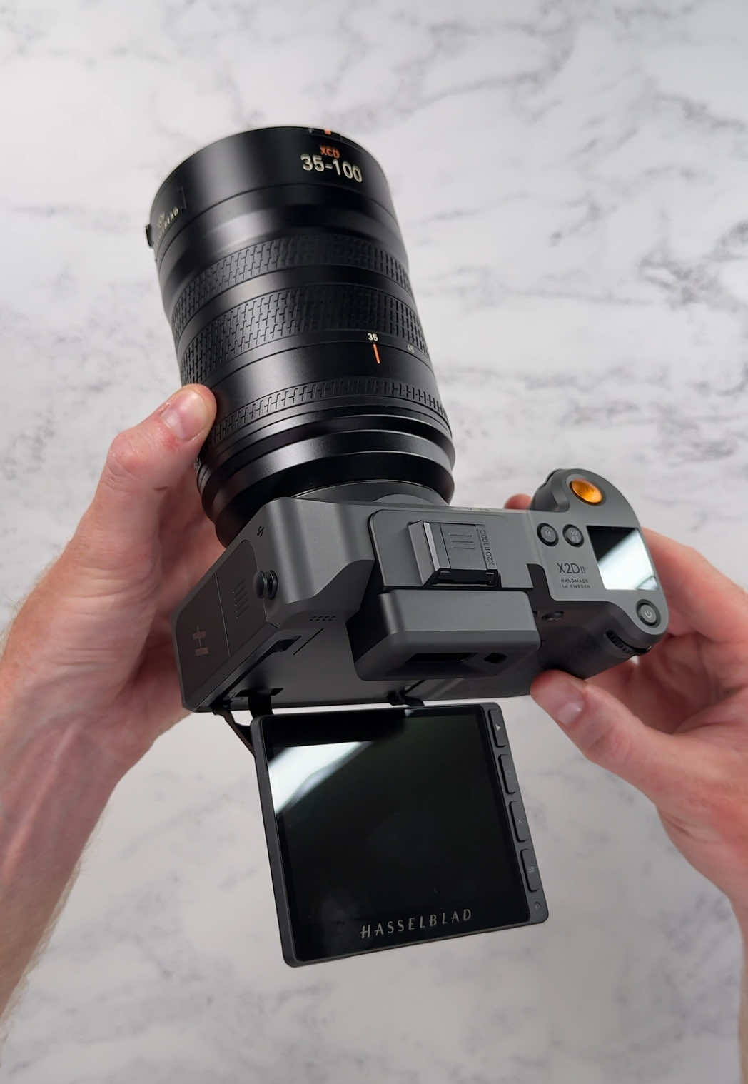 Unboxing the new Hasselblad X2D II 100C and the 35-100 XCD lens #hasselblad #unboxing #asmr #photographer 