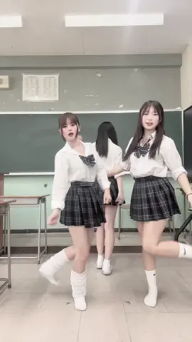コメ欄でうちのワイシャツが、デヴィ夫人みたい🤣って言われたんだけどほんとにどゆことー？@のの @ドカ鬱 #二宮jk #09 #おすすめ #神奈川 #fyppppppppppppppppppppppp 