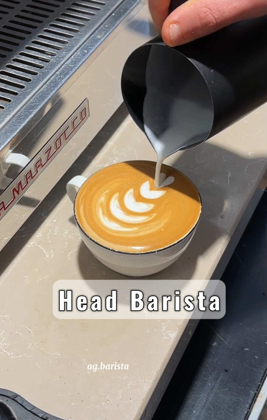 Is this experience or luck? 🤔 . . . #coffee #coffeetime #latte #latte_art #espresso       
