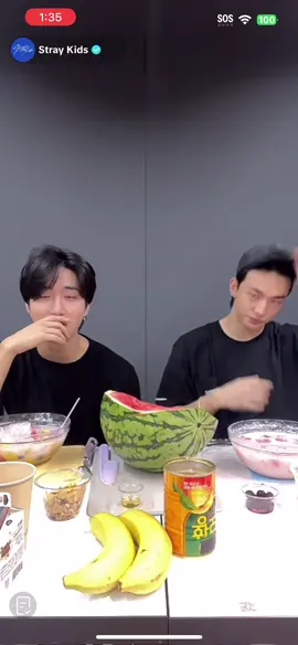 Han can never hold in his laughter 🤣🤣🤣 // #hanjisung #hyunjin #tiktoklive #straykids #kpop