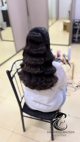 من شغلي ع عميلتي العسل تسريحة ريترو طبيعي وحيوي مع نص رفعه وفرقه وسط للتواصل هير ستايل وتين بالرياض  #hairstyle #اكسبلوررر #هيرستايل #مصففة_شعر #بنات_الرياض 