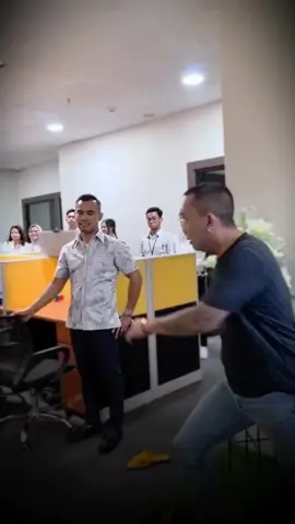 Selesaikan Pekerjaanmu Lalu Pulang Tugas Kita Mencari Nafkah Halal Buat Keluarga Bukan Menjatuhkan Piring Orang Lain Yang sama sama Sedang Cari Makan  - GENERASI ANTI TOXIC - ● Man jadda wajadda ● Kun Fayakun ● Jangan Ngatur Tuhan ● Jadi Orang Baik Lebih Asik #jhonlbfnewakun
