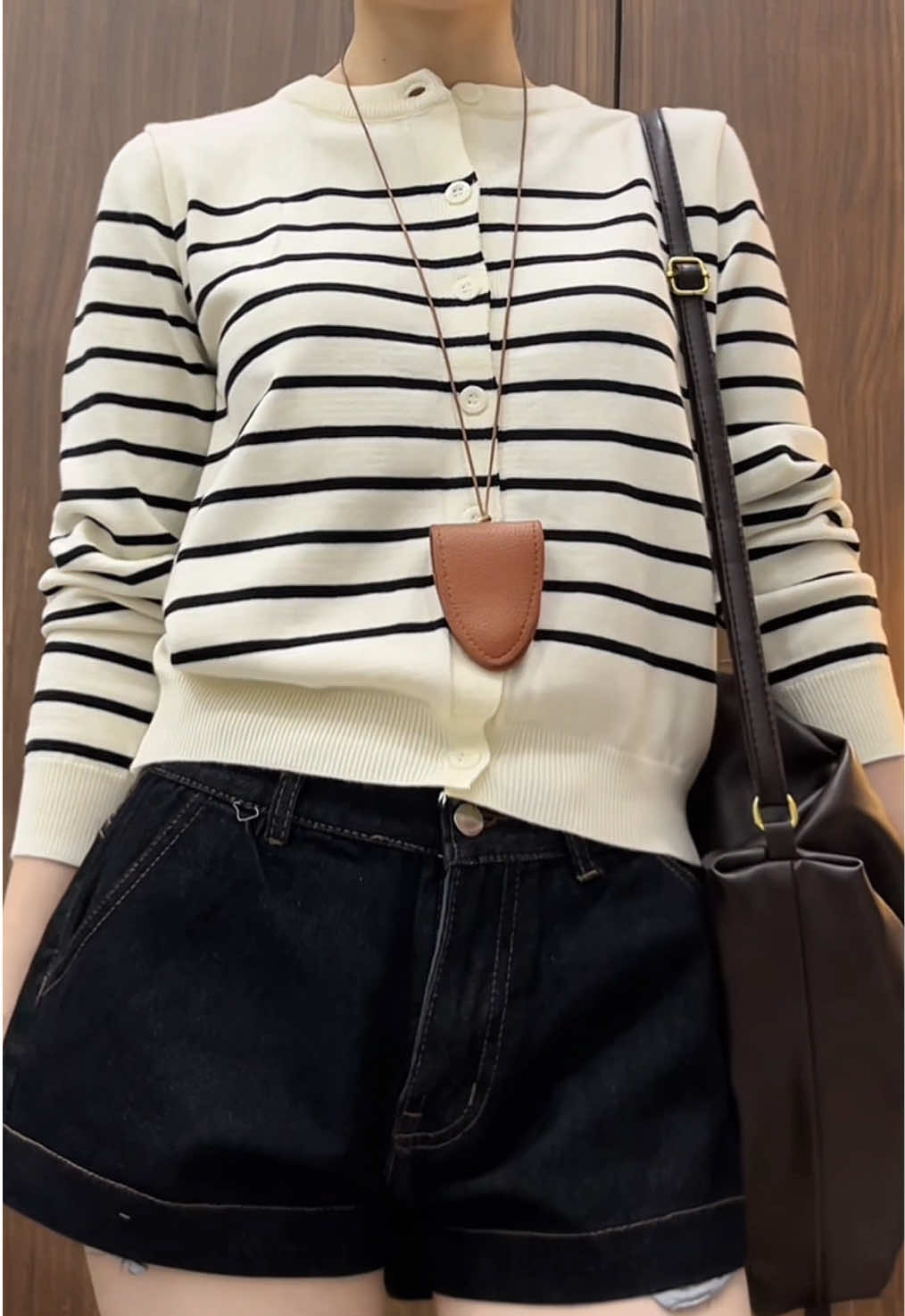 Mang ngay mùa thu 🍂 tới đây cho tôy 🌸🌻🌿🌥️✨ #reviewthoitrang #aolen #cardigan #aokhoaclen #deliz 