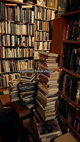 cosy bookshops in autumn rule the world 📚🍂🤎 #fyp #foryou #bookish #BookTok #xyzabc 