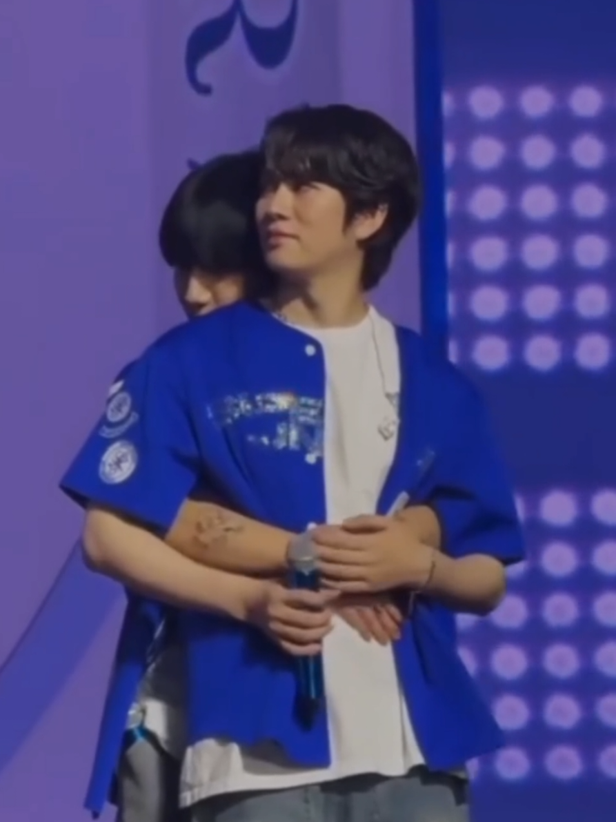 Heechul walaupun mulutnya suka pedes kalau ngomong, tapi semua member sayang makchul dan sebaliknya 💙 aahh liat gini aja meleleh akutuu🥹 #heechul #superjunior #superjunior슈퍼주니어 #elf #fyp 