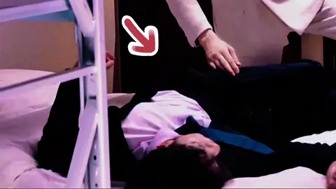 kok aku lihat dia kek gini malah takut, waktu syuting inikan peien dalam proses penyembuhan gangguan mental dia, trus Dia harus syuting adegan ini yang take beberapa kali dan menggunakan emosi penuh, nafas dia sampe segitunya l oh, takut pada saat adegan ini mental dia terusik lagi😭tapi syukur dia sampe sekarang sehat bahkan makin hari makin ceria#ABO #abodesire #desiretheseries 