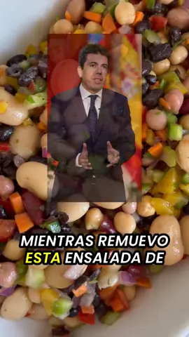Cuando yo cocinaba en el bar, la gente venía con lo justo en el bolsillo y aún así comían bien. Porque había solidaridad y porque los productos no estaban especulados. Ahora los jóvenes entran al súper y salen con dos bolsas que cuestan lo mismo que una pensión. Eso no es casualidad, es política: mientras unos se llenan los bolsillos, otros tienen que elegir entre pagar el alquiler o comer. Y a mí que no me cuenten cuentos, porque donde falta un buen guiso, sobra un mal facha. #cocina #parati #mazon #incendio 