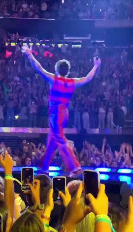 Tpwk  - Love On Tour. New York City, Night 3.  (22 August 2022) #harrystyles #loveontour2022 #loveontour #hslotnycn3 #hslotnyc  🎥: Josilyn Ferreira