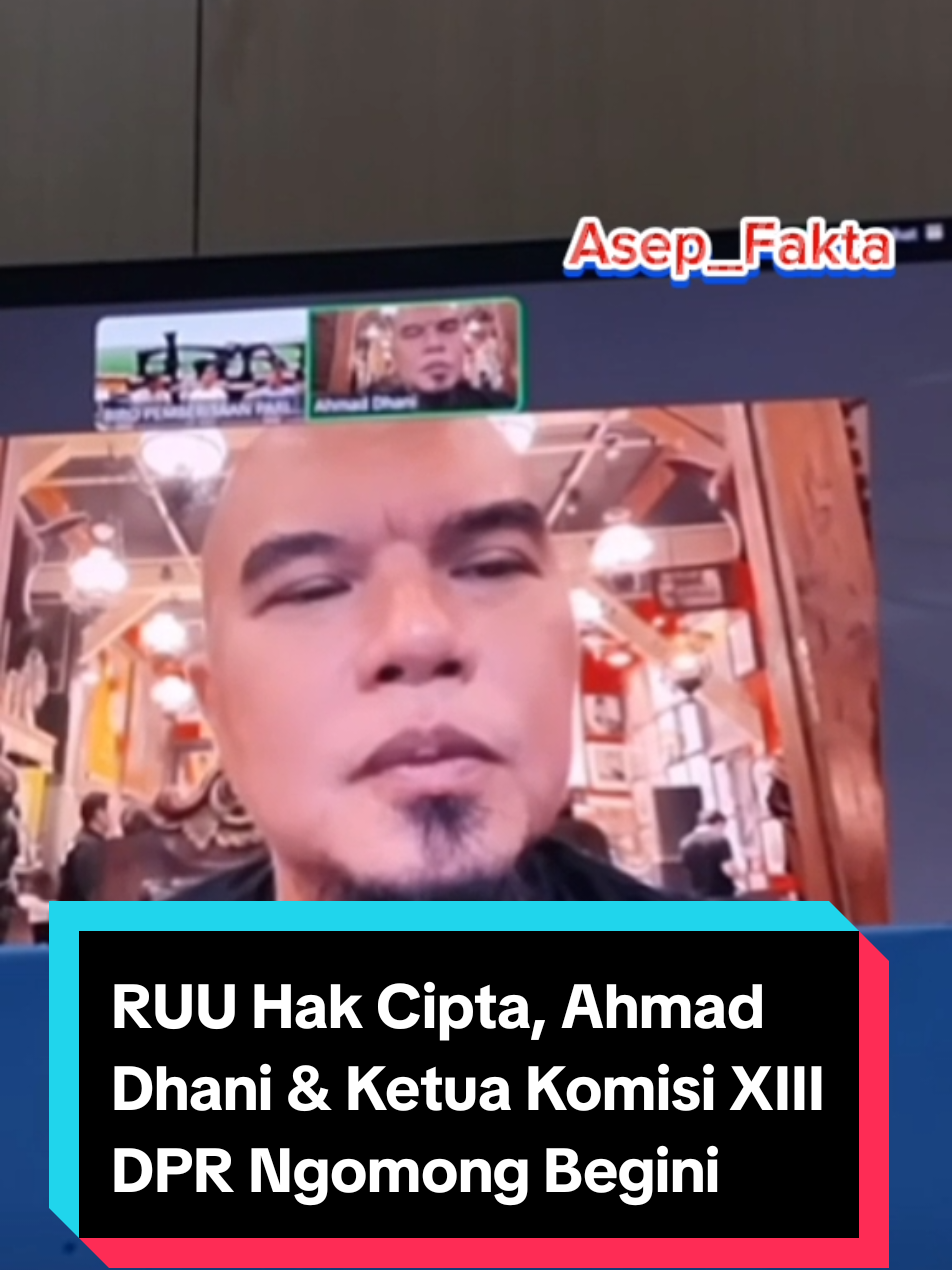 Royalti Musik Jadi Sorotan, DPR: Jangan Rugikan Warung Kecil dan Komposer Polemik penarikan royalti musik kembali mengemuka. Ketua Komisi XIII DPR RI, Willy Aditya, menegaskan karya cipta tidak boleh hanya dilihat dari sisi komersial, tetapi juga memiliki fungsi sosial, publik, dan kebudayaan. “Kita jangan terjebak melihat karya cipta hanya sebatas uang. Musik juga instrumen kebudayaan untuk memajukan peradaban,” ujar Willy dalam diskusi bertema “Akhiri Polemik Royalti, Revisi UU Hak Cipta Menjadi Solusi” di Kompleks Parlemen, Jakarta, Selasa (26/8/25). Willy menyoroti praktik lembaga manajemen kolektif (LMK) yang sering membingungkan hingga menimbulkan kasus warung kecil dipungut royalti hanya karena memutar musik. Ia menegaskan DPR siap membahas revisi UU Hak Cipta untuk memastikan transparansi dan akuntabilitas. Sementara itu, Ahmad Dhani, Anggota Komisi X DPR RI dari Fraksi Gerindra, menilai pemerintah selama ini salah menafsirkan UU Hak Cipta dengan menganggap Event Organizer (EO) sebagai pengguna musik yang wajib membayar royalti. “Karena tafsir keliru itu, para komposer kehilangan hak mereka sejak 2014. Jika dihitung dari penjualan tiket konser, kerugian komposer bisa mencapai ratusan miliar,” tegas Dhani. Menurutnya, revisi UU Hak Cipta harus hati-hati agar tidak lagi merugikan pencipta lagu. “Pengguna yang dimaksud undang-undang adalah penyanyi, bukan EO,” pungkasnya. #RoyaltiMusik #HakCipta #DPRRI #fyppppppppppppppppppppppp  #AhmadDhani 