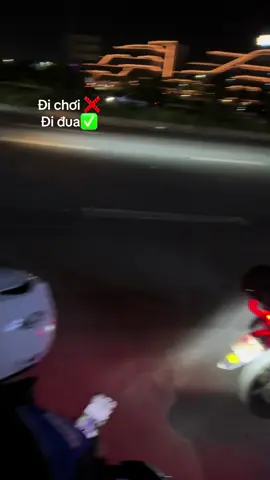 Mình chịu các bạn đấy phóng vèo vèo như đua