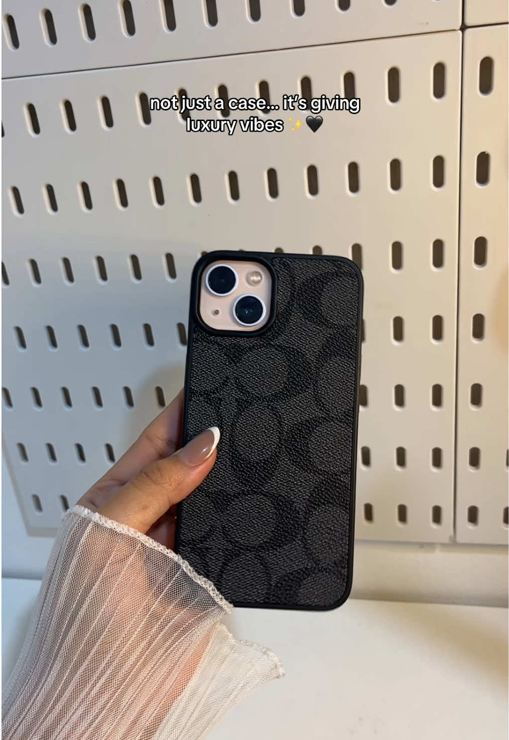 grabe ang quality?? very classy ng phone case! 😭 #luxuryphonecase #leatherphonecase #phonecase 