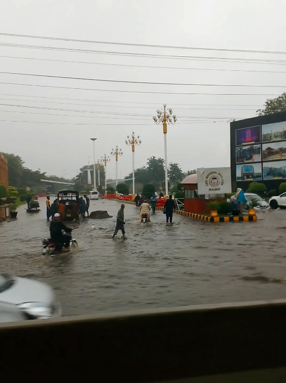 Today Weather In Sialkot 🌨️💦🌨️💦💦😀#foryou #foryoupage #sialkot 