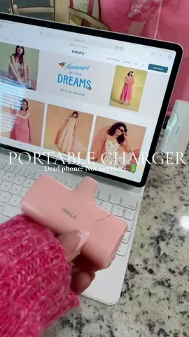 This @iWALK.US mini portable charger is a lifesaver 🙌 Small enough to fit in your pocket but powerful enough to charge fast. Never get stuck at 1% again! #batterypack #PortableCharger #charger 