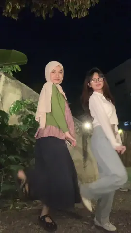 two bestie with different aesthetics🫱🏻‍🫲🏼