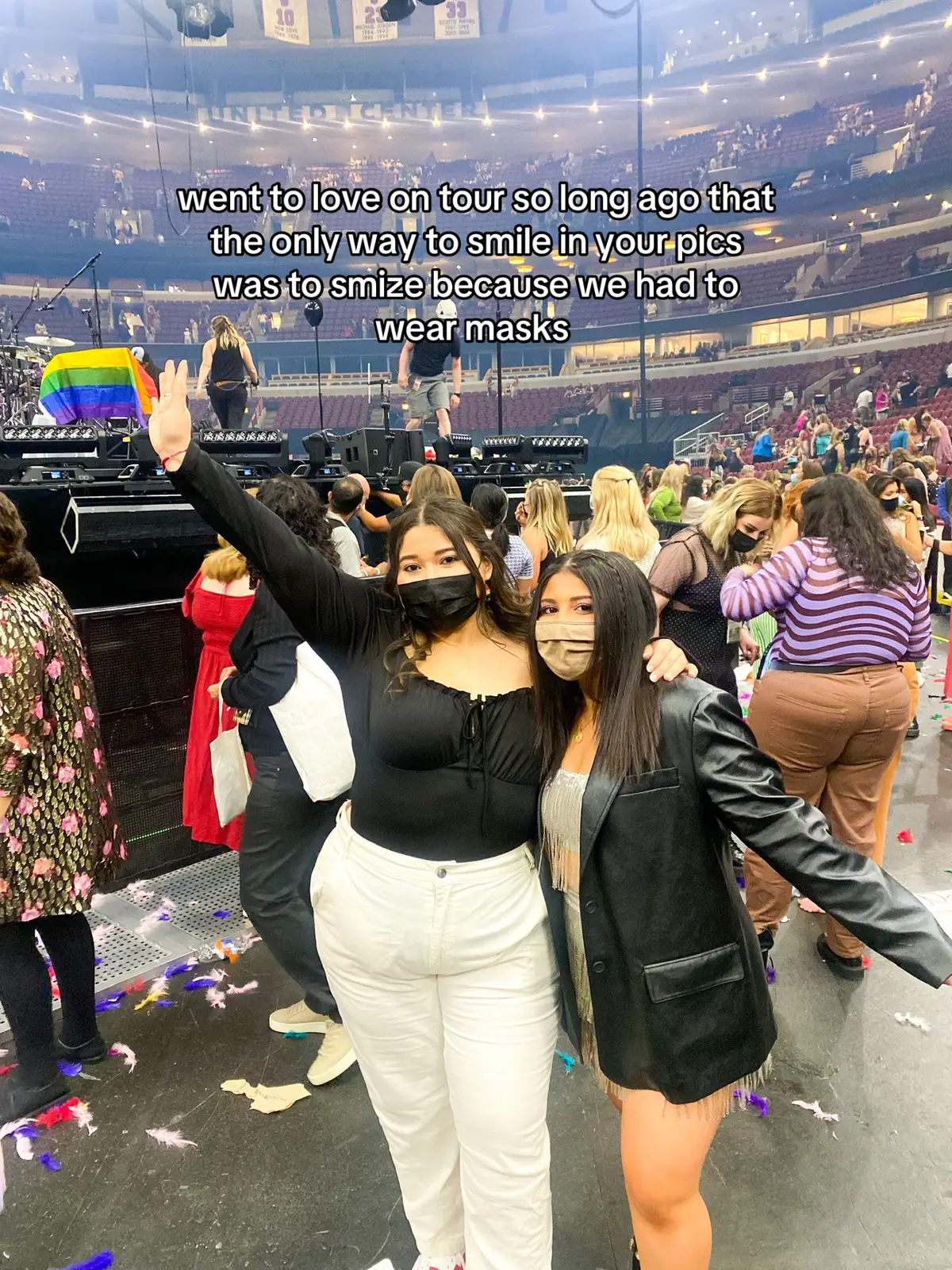 We mastered the smize 🙂‍↕️🙂‍↕️ #loveontour #harrystyles 