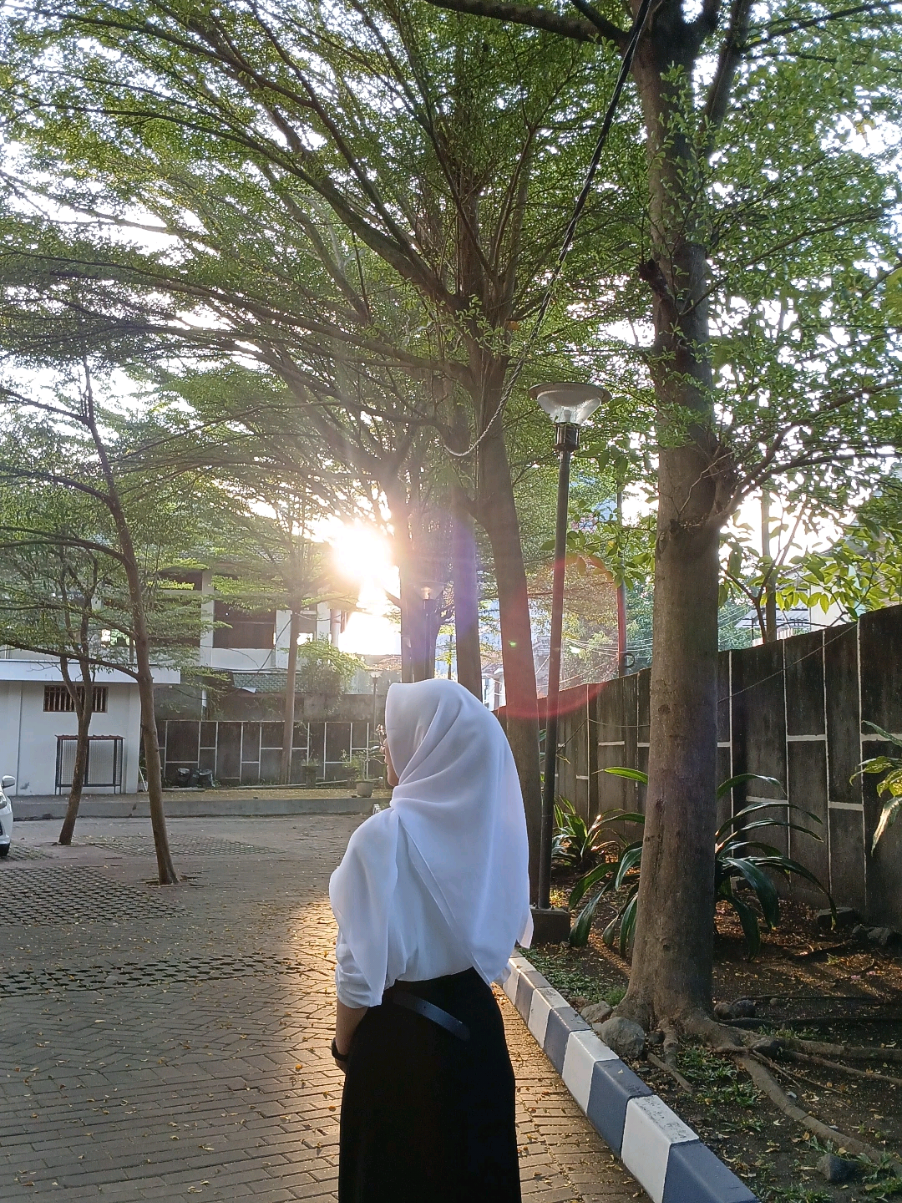 [FAKULTARIA DIGITAL ETHICS AND HUMANITY ] ANNISSYA RATNA KENCANA L100250216 ILMU KOMUNIKASI WEAVERS #DigitalEthicsAndHumanity #ShapingCharacterAtDigitalEra #FakultariaFKI2025 #FKI   -----------------------------------#CapCut 
