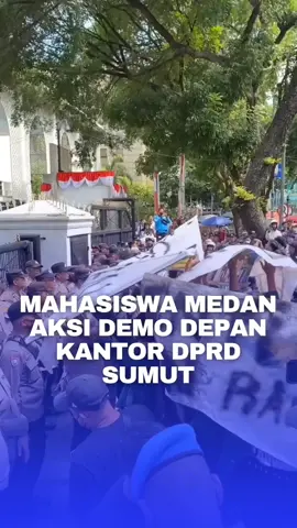 Mahasiswa aksi unjuk rasa depan kantor DPRD Sumut. @halokotamedan #medan #sumatra 